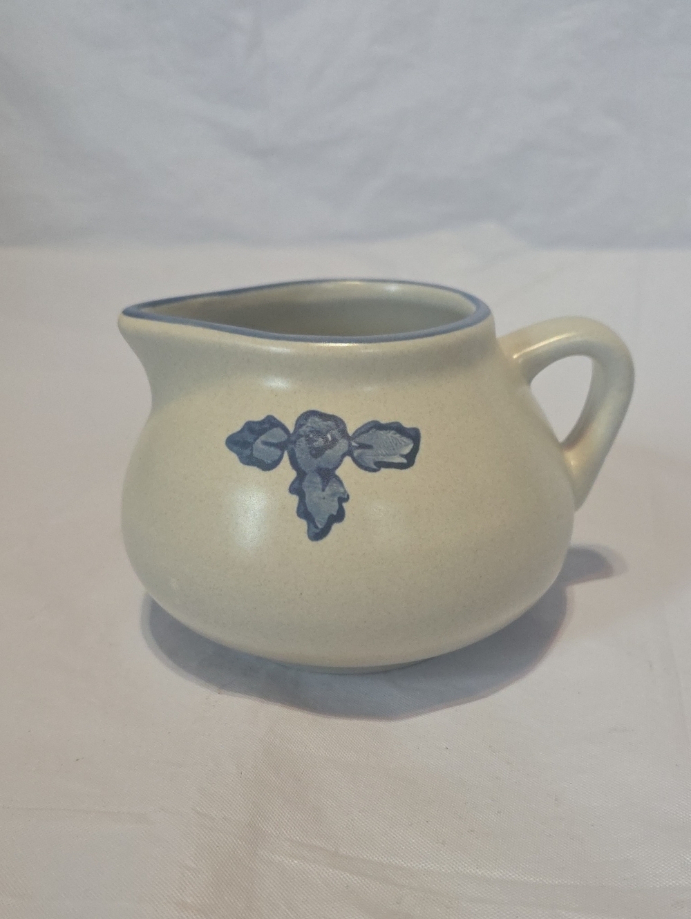 Pfaltzgraff Yorktowne Cream Pitcher Gravy Boat‎